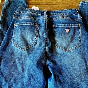 Beautiful Guess jeans high rise
Size 28